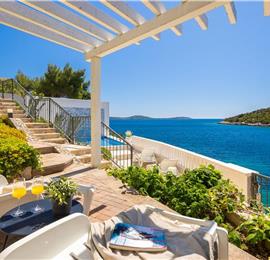 6 Bedroom Waterfront Villa with Pool in Uvala Ljubljeva near Trogir, Sleeps 12-13